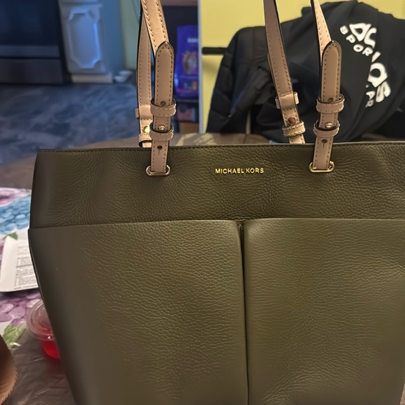 MICHAEL Michael Kors Handbags - Brand new Micheal Kors Medium olive bag with tags still on it never used ..